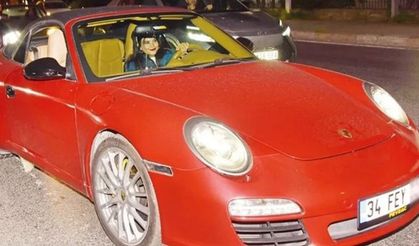Feyza Civelek İstanbul Sokaklarında Milyonluk Spor Arabasıyla İlgi Odağı Oldu