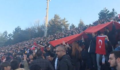 ODTÜ’de konserde Türk Bayrağı açan gençlere saldırı!