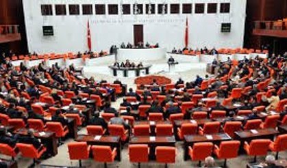 Parlamentoların İşleyişini Anlamak: Yasama Süreci, Görevler ve Demokratik Önemi