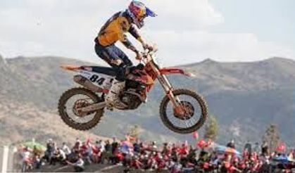 Motor Sporlarının En Adrenalin Dolu Anları: Hız, Risk ve Nefes Kesen Mücadeleler