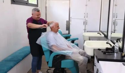 Antalya'da mobil kuaför tırı hizmete devam ediyor!