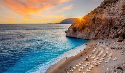 Antalya’da 21 Ağustos’ta Sıcak Hava Etkili Olacak: Öğle Saatlerine Dikkat