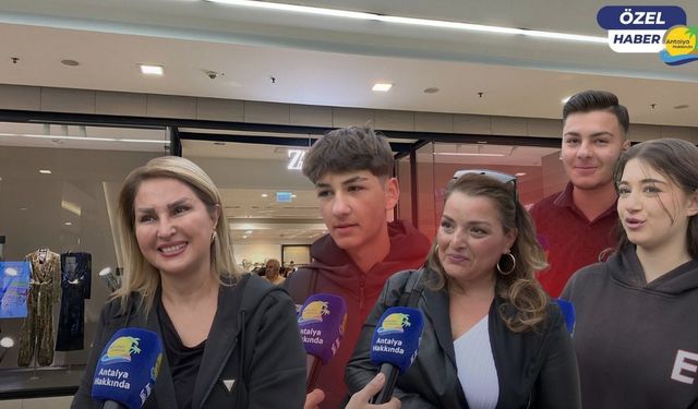 Antalya'da indirim izdihamı: Metrelerce kuyruk oluştu