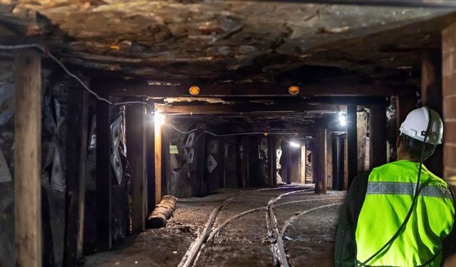 Maden ocağı çöktü! İşçiler göçük altında!