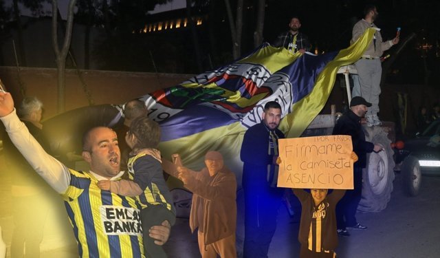 Fenerbahçe Antalya’da meşalelerle karşılandı!