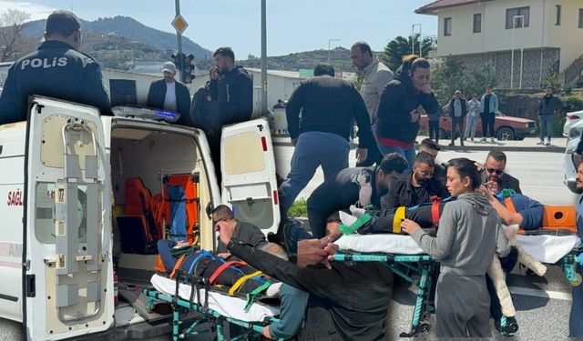Antalya'da korkutan kaza! 1'i ağır 2 yaralı