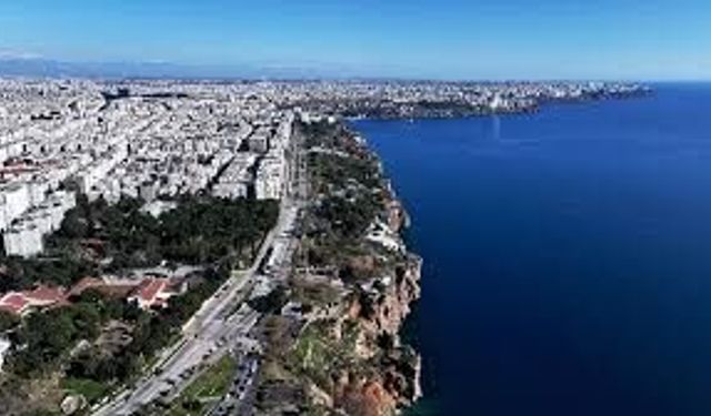 Antalya’da 10 Mayıs’ta Yaz Havası Devam Ediyor: Güneşli ve Sıcak Gün Bekleniyor