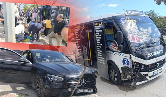 Antalya'da korkutan kaza: Minibüs park halindeki araca çarptı, 4 yaralı