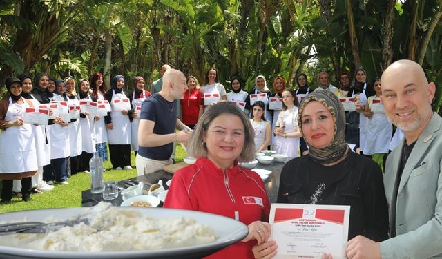 Antalya'da iyilik kazanı kaynadı: Depremzede kadınlar şeflerle buluştu
