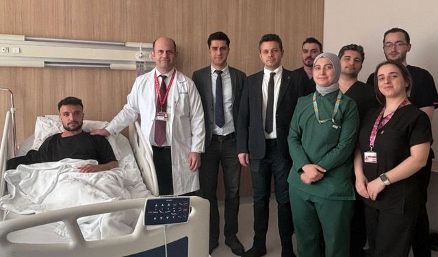 Felç riskine karşı 'sinir yaması' operasyonu: Bacağından alınan sinir kola nakledildi