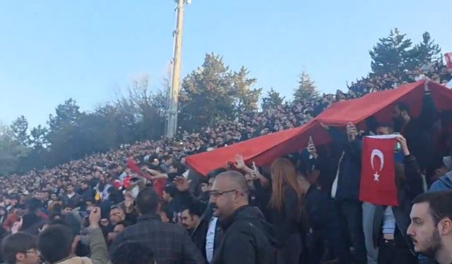 ODTÜ’de konserde Türk Bayrağı açan gençlere saldırı!