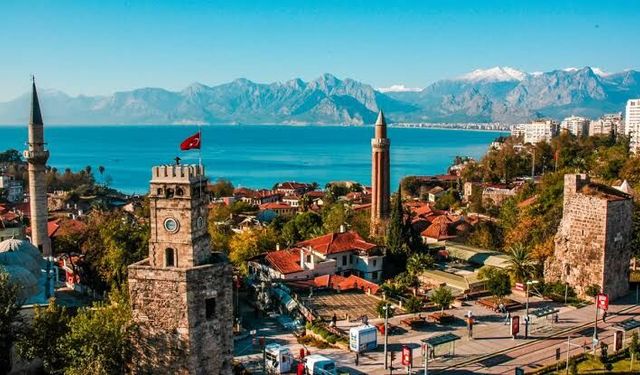 Antalya’da 25 Haziran Hava Durumu: Sıcak Hava Etkisini Sürdürüyor, Termometreler 39 Dereceyi Görecek