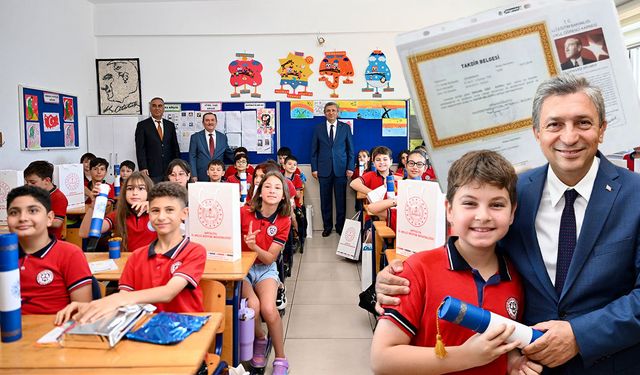 Antalya'da 484 bin 576 öğrenci karne heyecanı yaşadı