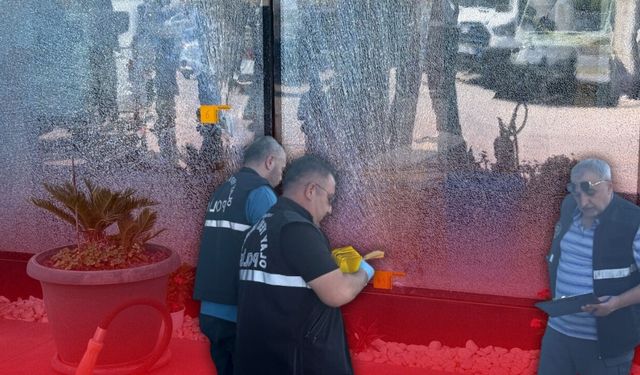 Antalya’da oto galeriye mermi yağdırdı!