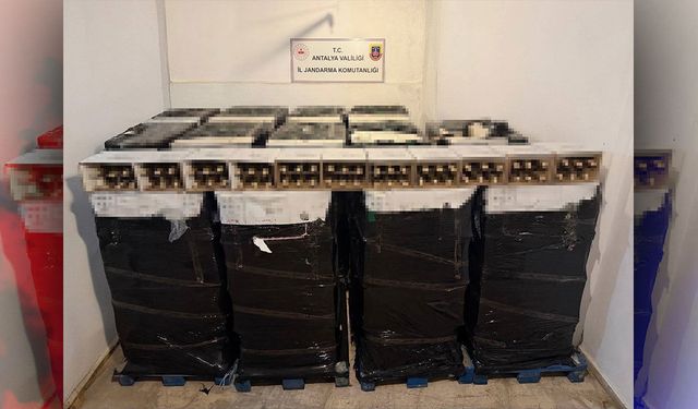 Antalya'da otel deposuna baskın: Litrelerce kaçak ve sahte şampanya ele geçirildi