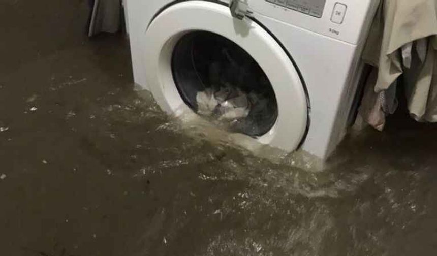 Antalya’da evleri su bastı.