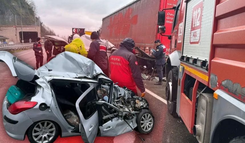 TIR'a arkadan çarptı, 2 kişi hayatını kaybetti!