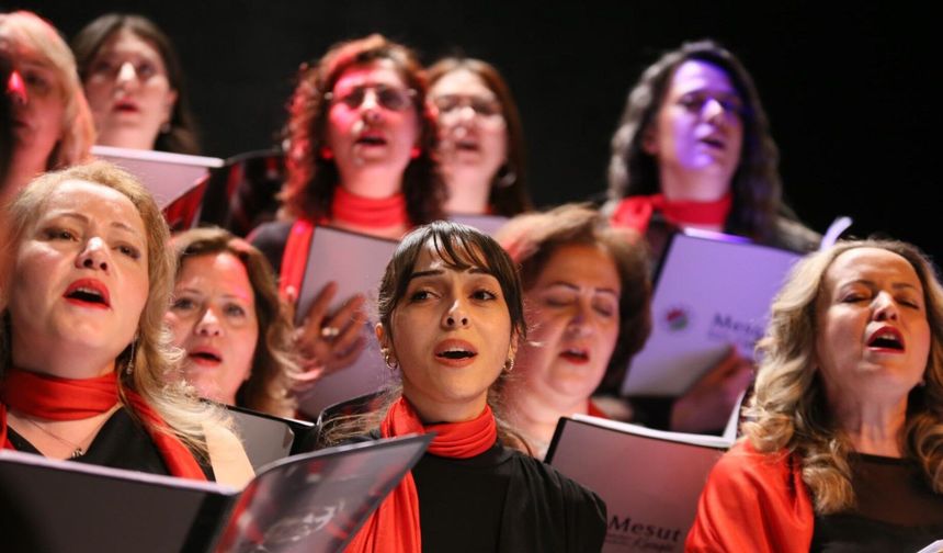 Kepez'de kadınların sesi sahneye yansıdı