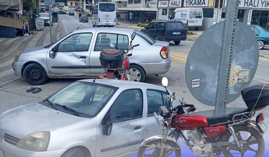 Antalya'da tehlikeli manevra kazaya yol açtı: 2 yaralı