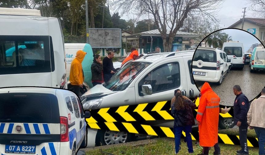 Antalya'da 4 araçlı zincirleme kaza! 1 kadın araca sıkıştı