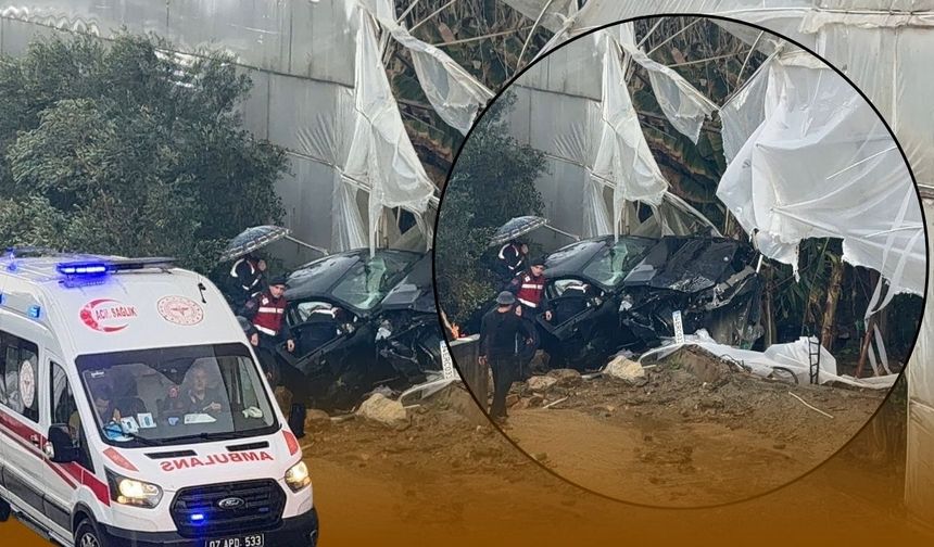 Antalya'da lüks otomobil seraya uçtu: Aynı aileden 4 kişi yaralandı