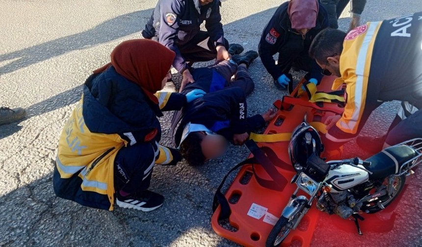 Isparta'da motosiklet kazası: Sürücü yola savruldu!