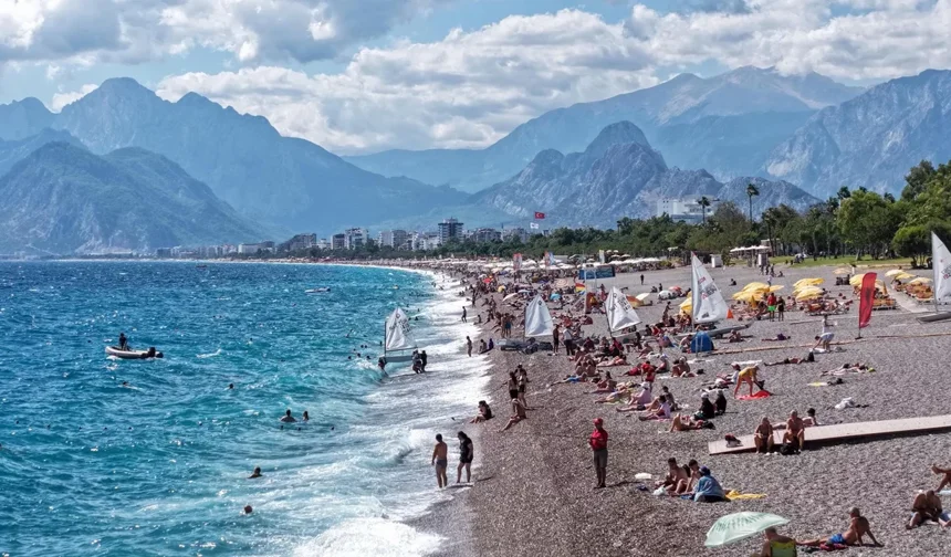 Antalya'da dalgası en az sahiller
