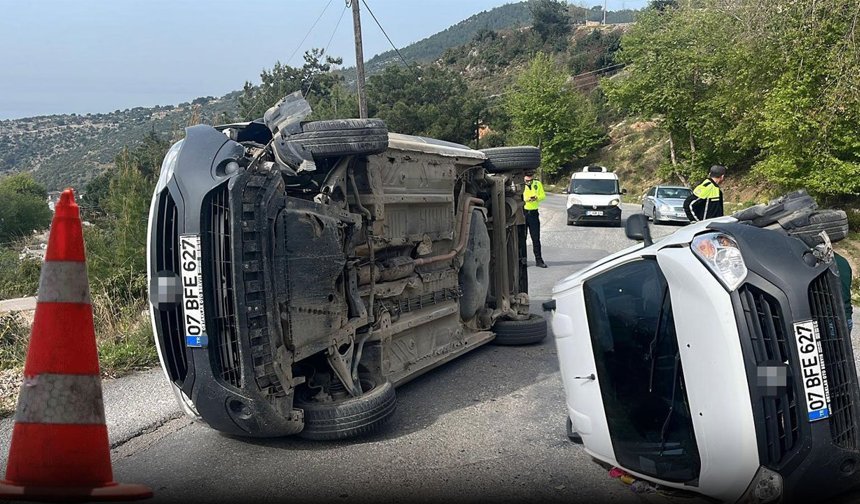 Antalya'da kontrolden çıkan araç devrildi: Sürücü yaralandı
