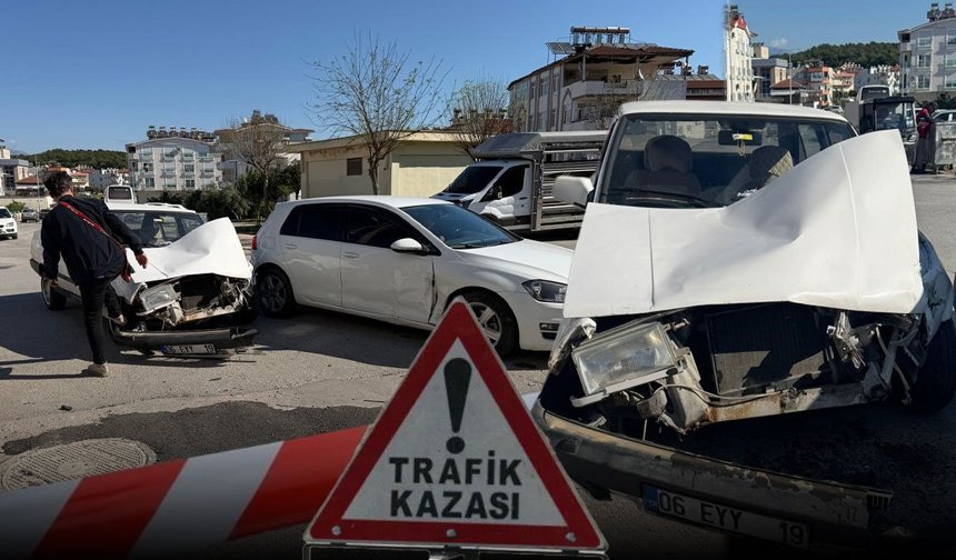 Antalya'da korkutan çarpışma: Ehliyetini yenilemeyen sürücüye ceza şoku