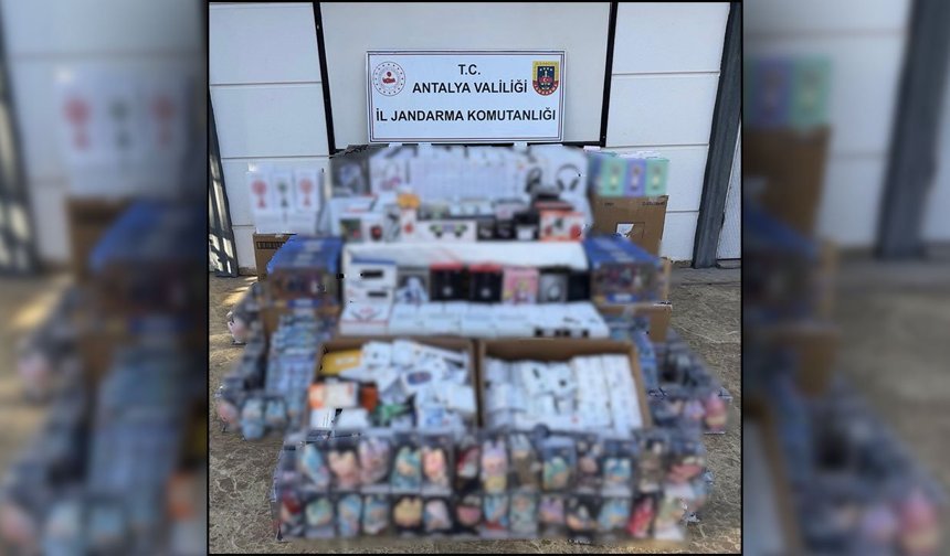 Antalya’da depo baskını: Binlerce kaçak ürün ele geçirildi