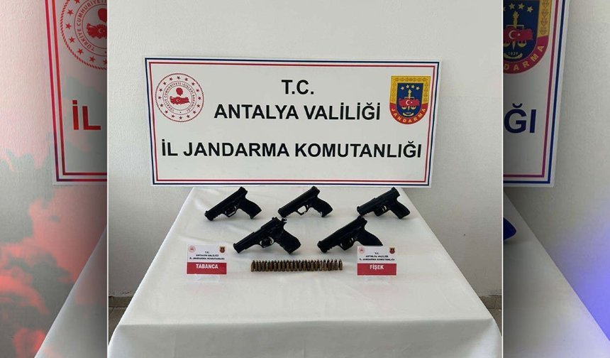 Antalya'da denetlenen araçtan adeta cephanelik çıktı