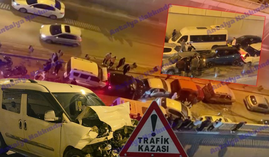 Antalya’da ortalık savaş alanına döndü: 11 araç kazaya karıştı!