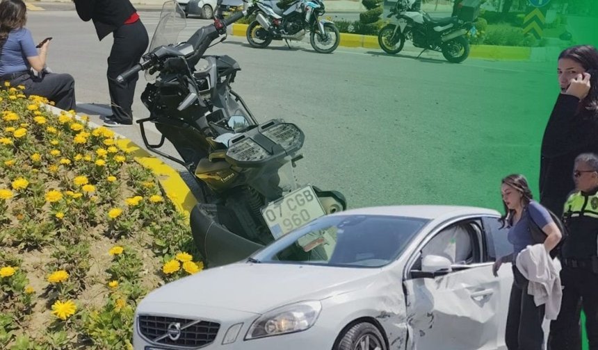 Kavşakta motosiklet çarpışması! Antalya'da 2 genç yaralandı