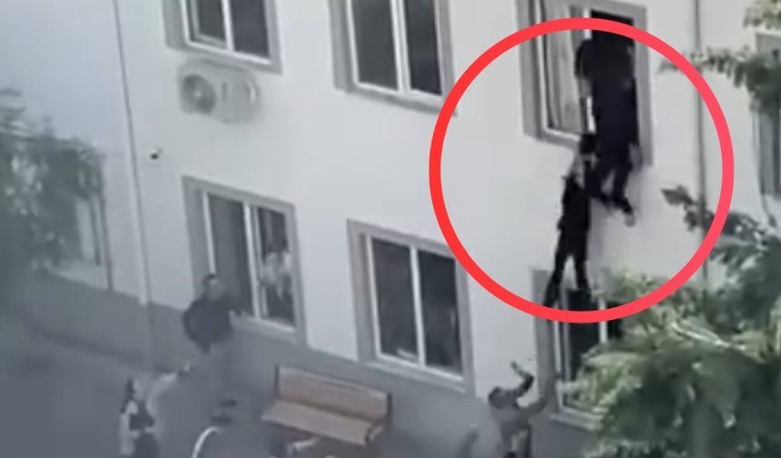 Kahramanmaraş’taki saldırı anına ait görüntüleri ortaya çıktı! Öğrenciler camdan atladı!