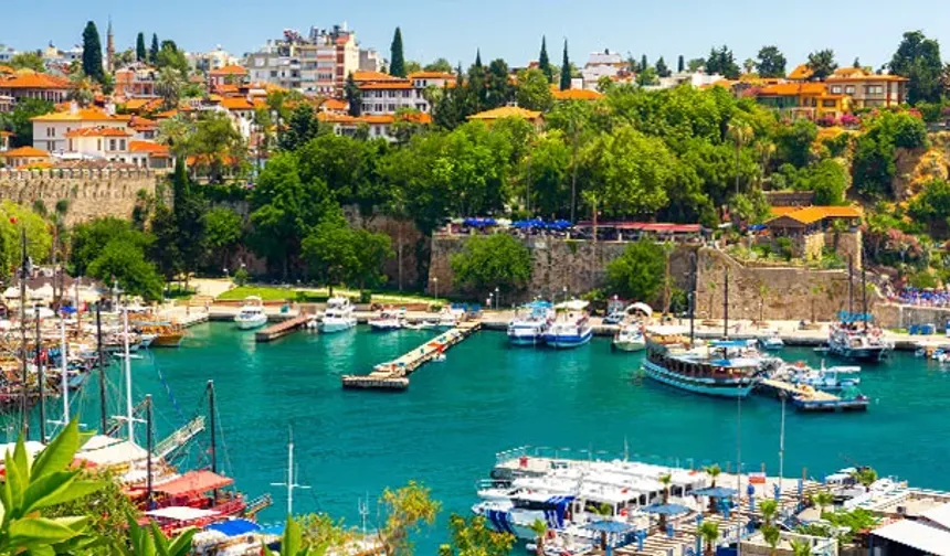 Antalya’da 11 Mayıs’ta Sıcak Hava Etkisini Sürdürüyor: Güneşli ve Açık Gün Bekleniyor