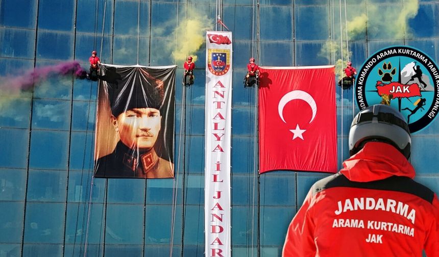 Antalya'da JAK timi 19 Mayıs'a özel 64 metrede bayrak açtı!