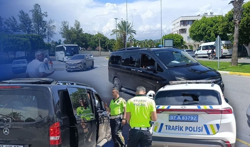 Antalya'da taksicilerin korsan taşımacılık iddiasını turistler çürüttü!