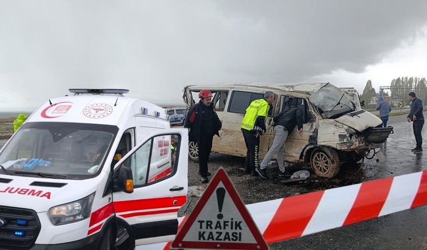 Antalya yolunda feci kaza: 22 yaşındaki sürücü yaralandı