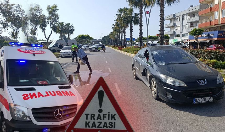 Antalya'da yaya geçidinde kaza: Otomobilin çarptığı yaya ağır yaralandı