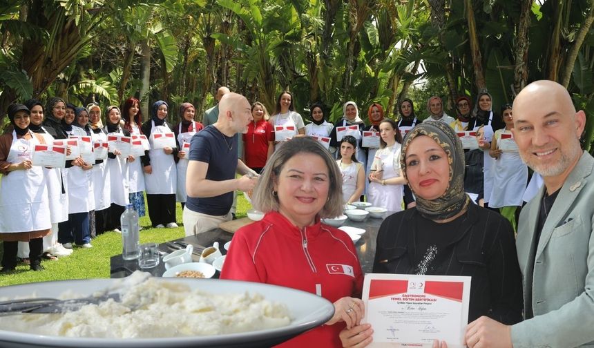 Antalya'da iyilik kazanı kaynadı: Depremzede kadınlar şeflerle buluştu