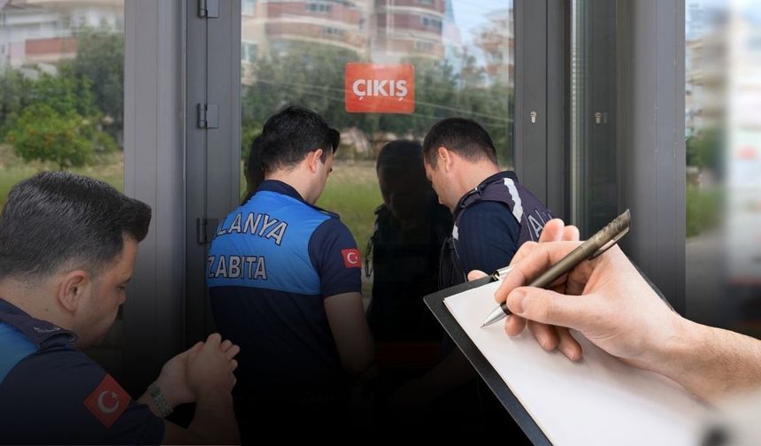 Alanya'da halk sağlığıyla oynayan market mühürlendi! Tarihi geçmiş tavuk satmışlar!