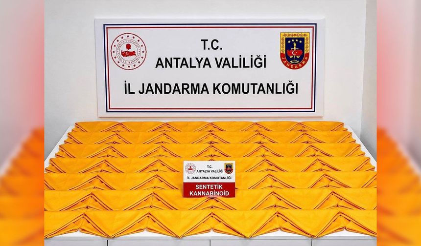 Antalya'da otel odasına baskın: Binlerce madde ele geçirildi
