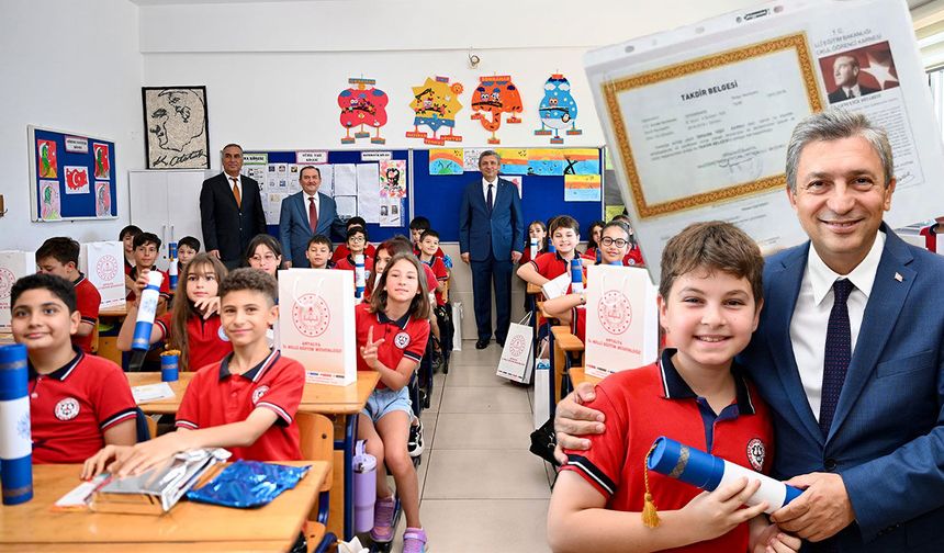 Antalya'da 484 bin 576 öğrenci karne heyecanı yaşadı