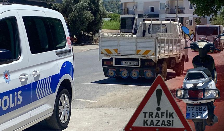 Antalya'da korkutan çarpışma: 1 kişi yaralandı