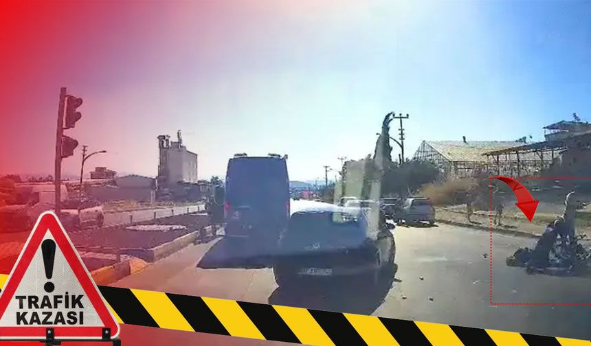 Antalya'da minibüs ile mobilet çarpıştı: 58 yaşındaki sürücü ağır yaralandı
