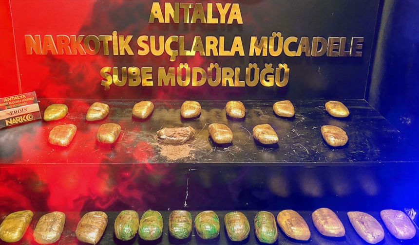 Antalya'da şok sevkiyata darbe: Zehir tacirleri 14 kilo eroinle yakalandı!