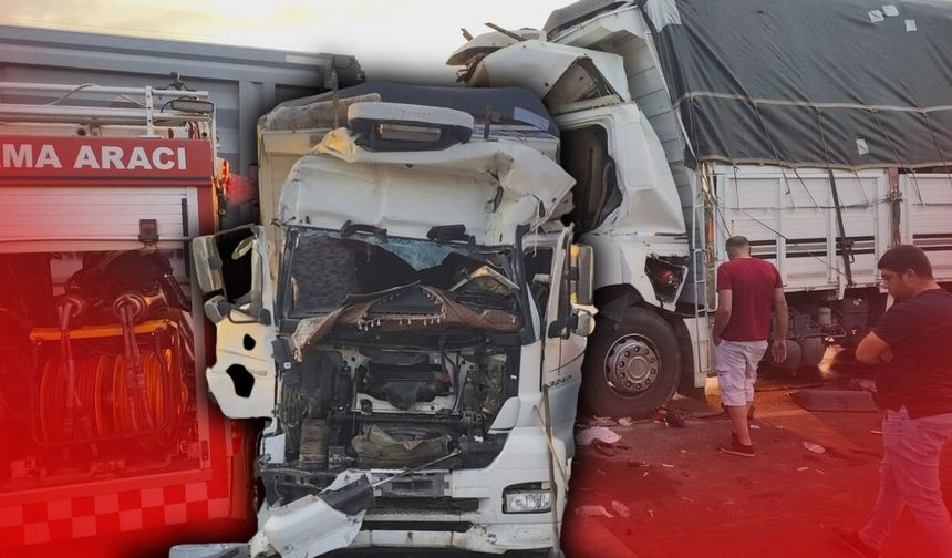 Antalya'da kamyon tıra arkadan çarptı: Sürücü araçta sıkıştı