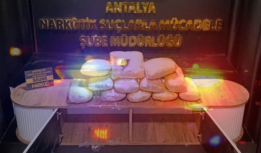 Antalya'da TV ünitesine gizlenen 7 kilo uyuşturucu ele geçirildi!