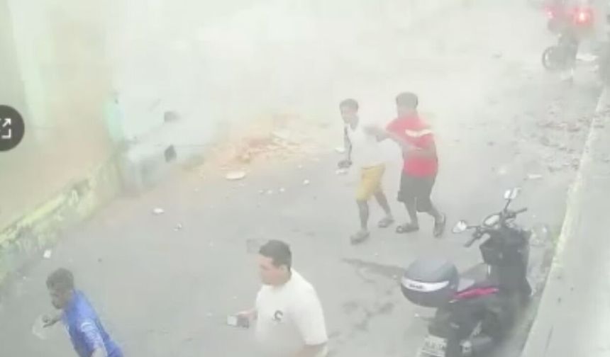Önce 7.2 ardından 7.5 büyüklüğünde deprem! Felaket anları kamerada