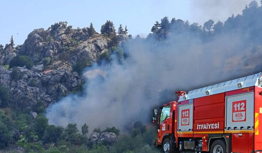 Alanya'da zirai alanda çıkan yangın büyümeden söndürüldü!